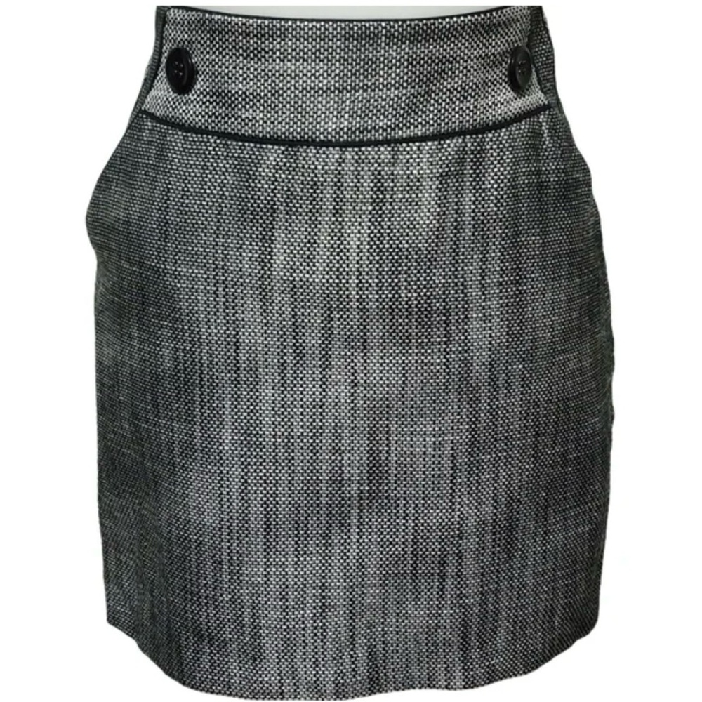 The limited women’s size 6, black and white metallic tweed skirt (nwot)
